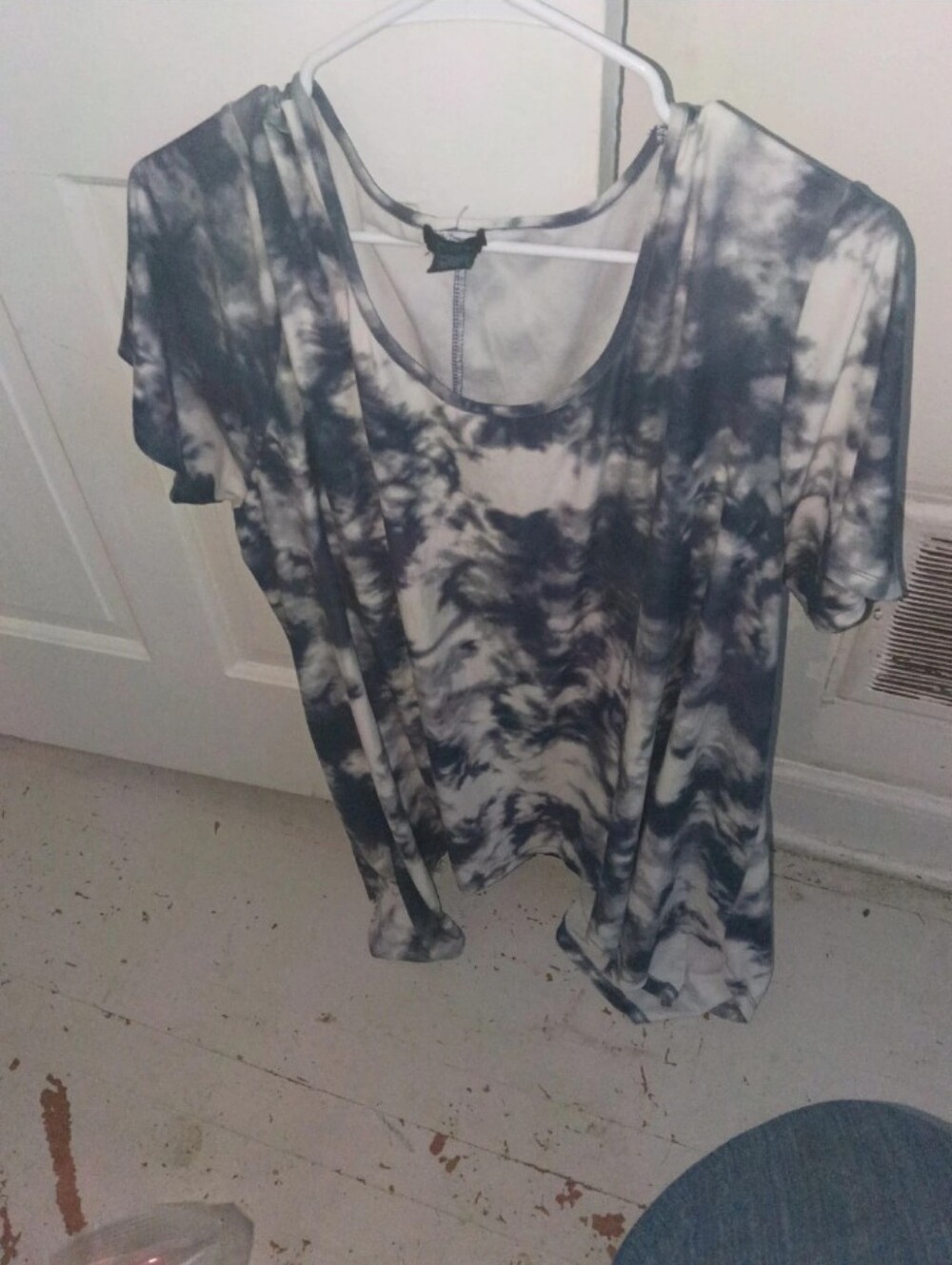 Women's Rue 21 Short Sleeve Tie-Dye Tee in Black & White
